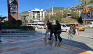 Alanya'da Park Halindeki Araçtan Cephanelik Gibi Uyuşturucu Çıktı