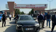 Yeni Parti Genel Başkanı Özgür Özel'den Tarsus Cezaevine Ziyaret: Tutuklu Başkanlara Dayanışma Mesajı