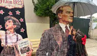 Minik Öğrenciden Yürek Isıtan 29 Ekim Hareketi: Atatürk Maketini Korudu