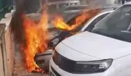Hatay'da Hastane Otoparkında Otomobil Yangını: Panik Anları Kamerada