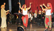 Antalya'da Kadınların Bendir Vuruşlarıyla Türkü Dolu Gece