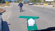 Isparta'da Akılalmaz Olay! Hareket Halindeki Cenaze Aracından Tabut Düştü