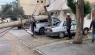 Gazipaşa'da Altyapı Faciası: Direk Otomobilin Üzerine Düştü