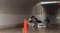 Demre’de Sağanak Yağış Yolları Göle Çevirdi! Araçta Mahsur Kalan 2 Kişi Kurtarıldı