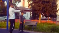 Adana'da Tepki Yağan Görüntü: Parkta Çocuğa Silah Kullanmayı Öğretti!