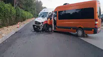 Antalya'da İki Tur Minibüsü Çarpıştı: 13 Yabancı Turist Yaralandı