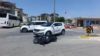Manavgat'ta Otomobil ile Motosiklet Çarpıştı! Kaza Anı Kameralara Yansıdı