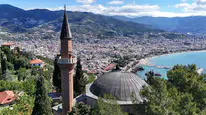 Alanya Kalesi’ndeki 800 Yıllık Miras Ziyaretçi Akınına Uğruyor
