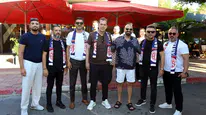 Konyaaltı'nda Kırmızı-Beyaz Çıkarma: Antalyaspor Otobüsü Sokakları İnletti!