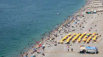 Antalya 30 Derece, Nem Yüzde 80! Serinlemek İçin Konyaaltı'na Akın Ettiler