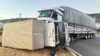 Gazipaşa'da Kavşak Kazası: Kamyonet Devrildi, 1 Yaralı
