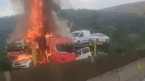 Mersin’de Otoyolda Korkutan Yangın! Otomobil Taşıyan TIR Alev Alev Yandı
