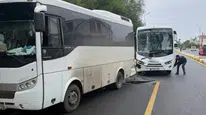 Serik Boğazkent Caddesi'nde Tur Midibüsü Arızalı Araca Çarptı