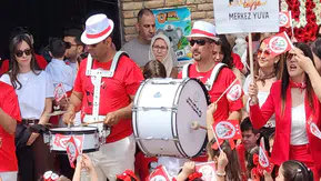 Miniklerin 23 Nisan Heyecanı! Atatürk Tişörtleriyle Sahne Aldılar