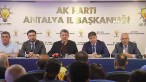 Menderes Türel CHP'ye Antalya Üzerinden Yüklendi