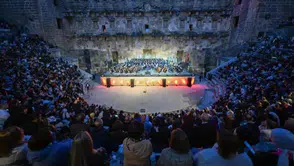 Aspendos’ta Maarif Rüzgarı: Öğretmenler Sanat İçin Sahneye Çıktı