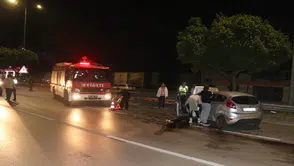 Antalya'da Çarpıp Kaçan Sürücü Dehşeti! Araç Bariyerlere Saplandı