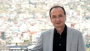 Kepez Belediyesi Eski Başkanı Erdal Öner Annesini Son Yolculuğuna Uğurladı