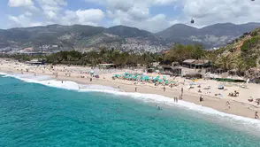 Alanya’da Yaz Erken Geldi! Kleopatra Plajı’nda Yoğunluk Dikkat Çekti