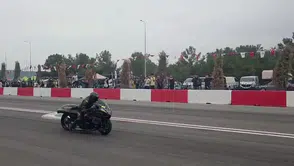 Antalya Motodrag Yarışında Dehşet Anları: Sürücü Bariyerlere çarptı!