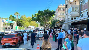 Antalya'da YKS Maratonu: Okul Kapıları Dolup Taştı!