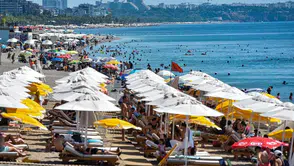 Antalya'da Termometreler 40 Dereceyi Gördü, Sahiller Doldu!