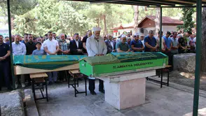 Antalya'daki Acı Amasya'da Katlandı: Anne ve 2 Oğlu Toprağa Verildi