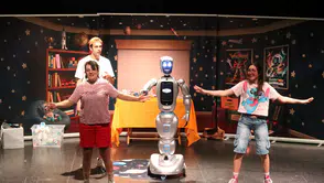 Tiyatroda Yapay Zeka Devrimi: İnsansı Robot 'Ada 7' Başrolü Kaptı!