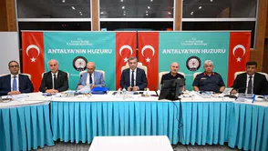 Antalya'da Sokak Hayvanları İçin Kritik Toplantı: Barınaklar ve Rehabilitasyon Süreçleri Görüşüldü