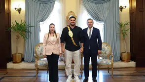 Altın Kemeri Antalya'ya Getiren Başpehlivan Erkan Taş'tan Vali Şahin'e Ziyaret