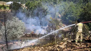 Konyaaltı'nda Korkutan Yayla Yangını: 3 Ev ve 2 Ambar Küle Döndü