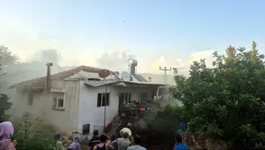 Serik'te Yemek Hazırlarken Başlayan Yangın Eve Sıçradı