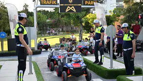 Minikler Direksiyon Başına Geçti: Trafik Kurallarını Öğrendi!