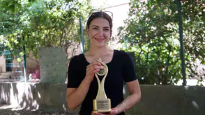 Bez Parası İçin Evlere Temizliğe Giden Merve Gökcan Yılın Girişimcisi Seçildi