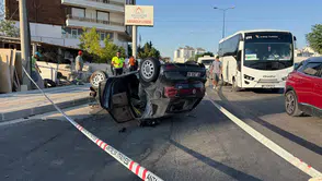 Antalya'da Refüje Çarpan Araç 20 Metre Sürüklendi! Kaza Anı Kamerada
