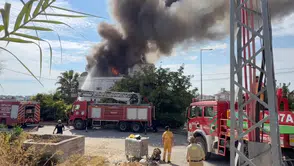 Manavgat’ta 4 Katlı Binanın Çatısında Yangın Çıktı!
