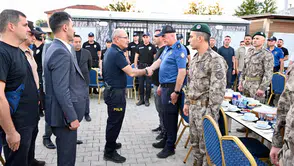 Antalya'da Huzur Buluşması: Protokol Yeşildere'de Güvenlik Personeliyle Bir Araya Geldi