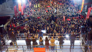 Özgür Özel'den Meydanlarda Direniş Çağrısı: Mücadele Bizim