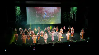 Türkan Şoray’da Görsel Şölen! Genç Dansçılardan Anlamlı Mesaj