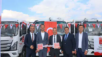 Manavgat Belediyesi’nin Hizmet Filosu Güçleniyor: TBB’den Çöp Kamyonu Hibesi