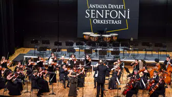 Antalya'da Klasik Müzik Rüzgarı: Mozart ve Karayev Aynı Sahnede!
