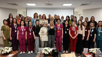 Antalya’da Şehir Hastanesi’nde Ebeler Bir Araya Geldi