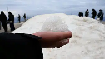 Antalya’da Yaz Yaşanırken, Kemerli Öğrenciler Zirve Kar Keyfi Yaptı