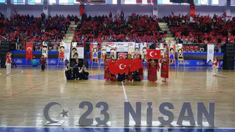 Burdur’da Cumhuriyet Meydanı’ndan Spor Salonuna 23 Nisan Coşkusu