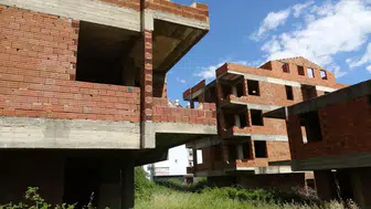 Muratpaşa'da Yıllardır Atıl Duruyordu! İnşaatın İçinden Ceset Çıktı