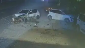 D-400’de Feci Gece: Kontrolden Çıkan Araç Park Halindeki Otomobilleri Ezdi Geçti!