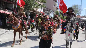 Burdur'da Develer ve Sipsi Eşliğinde Temsili Yörük Göçü