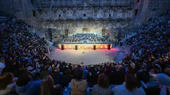 Aspendos’ta Maarif Rüzgarı: Öğretmenler Sanat İçin Sahneye Çıktı