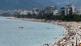 Antalya’da 19 Mayıs Tatili Konyaaltı Sahili’ni Doldurdu!