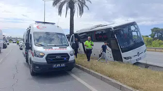 Antalya-Alanya Yolunda Faciadan Dönüldü: Yolcu Otobüsü Refüje Çıktı